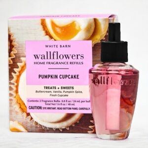 Bath & Body Works Wallflowers Refill Pumpkin Cupcake Refills 2 Pack NWT